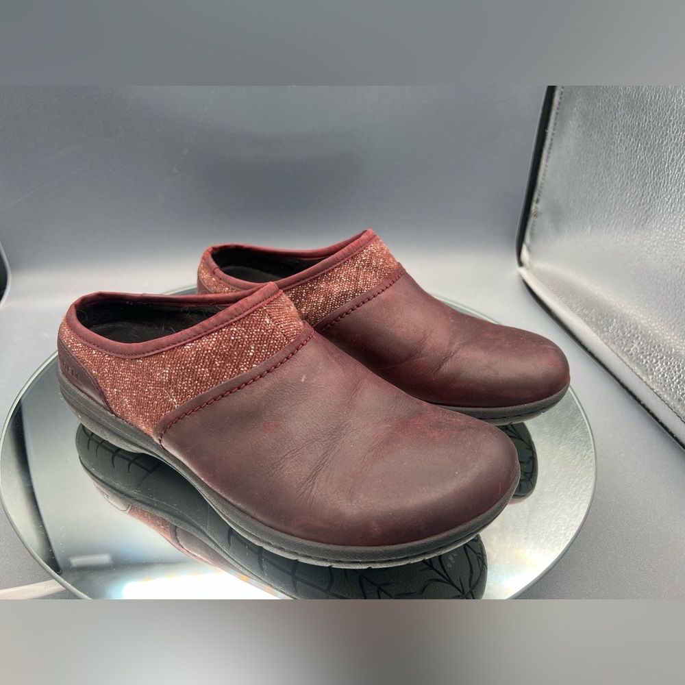 Merrell Women’s Dark Burgundy Slip-On Loafers US Sz 7.5 / 38 EU